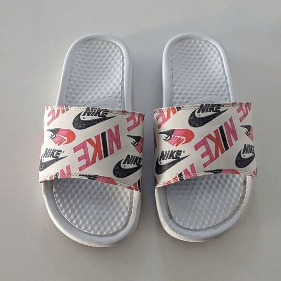 Women's Nike Benassi JDI Floral Black Red Slippers 618919-119 Size 7 Fall 2019 - Picture 3 of 7